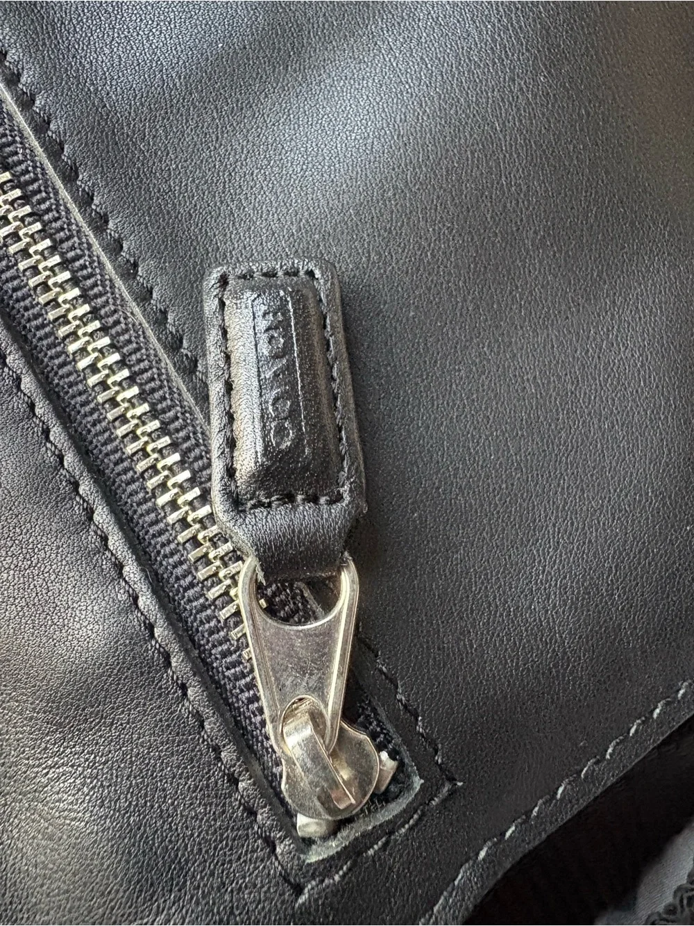 Coach vintage Black funny  Leather  Bag - Stylish Everyday Carry